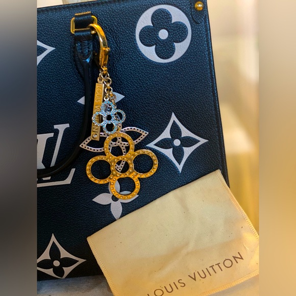 AUTHENTIC LOUIS VUITTON TAPAGE KEYCHAIN - BAG CHARM WITH DUSTBAG - Picture 3 of 10